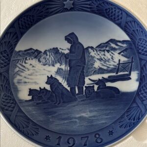 Blue Decorative Ceramics Plate with Winter Landscape Greenland Scenery